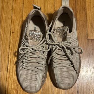 Beige SM NY90 Steve Madden Sneakers with Rhinestones (junior maxima) size 4M
